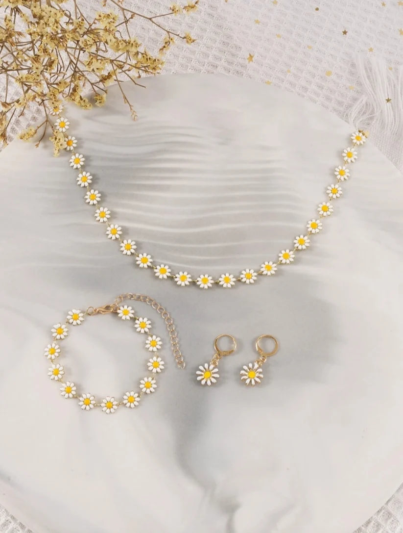 Gold Daisy Jewellery Set — Necklace, Earrings & Bracelet 