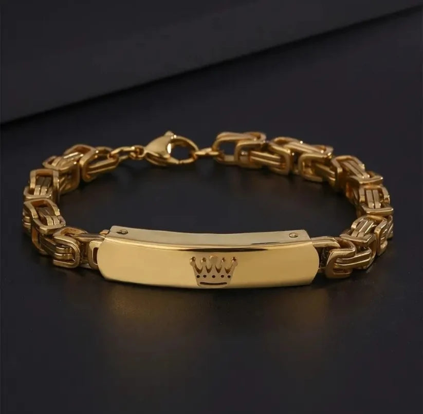 Gold-Plated Crown Bracelet — Unisex Statement Jewellery 