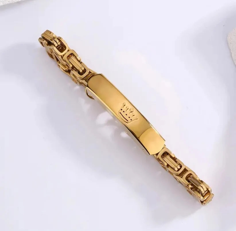 Gold-Plated Crown Bracelet — Unisex Statement Jewellery 